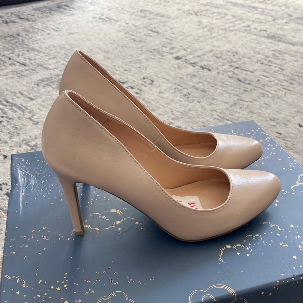 Tan/cream heels